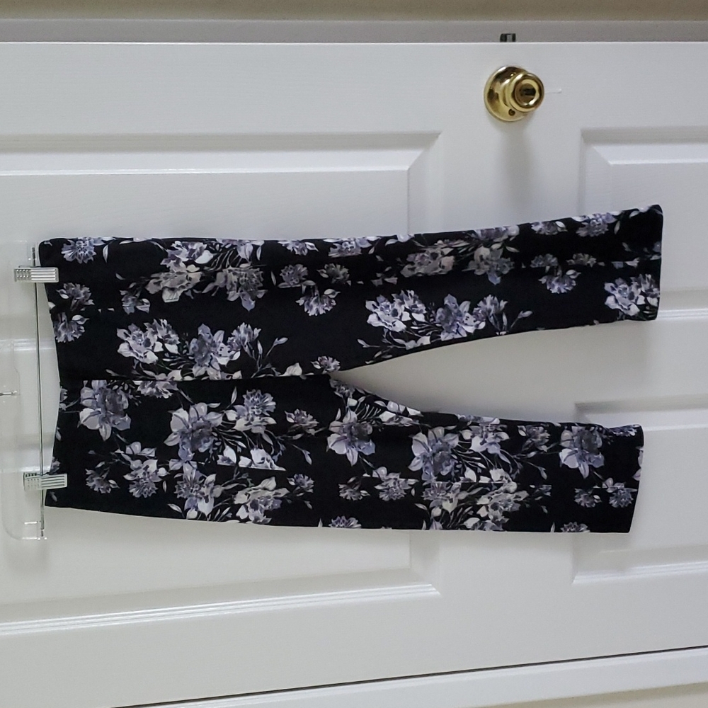Lysee flowered Capri pants
